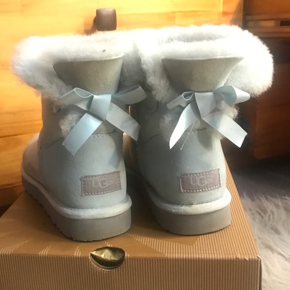 bailey bow uggs light blue